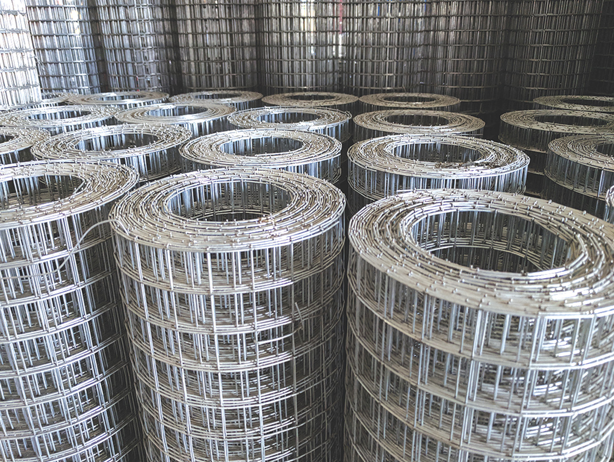 Galvanized welded wire mesh rolls standing on end